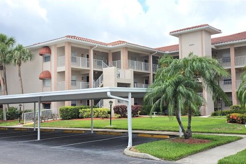 Condominio en alquiler en Bradenton, Florida, 2 dormitorios, 96.8 m2 № 1812733 - foto 1
