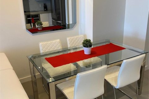 Снять в аренду кондоминиум в Майами, Флорида 3 комнаты, 54.07м2, № 2083867 - фото 4