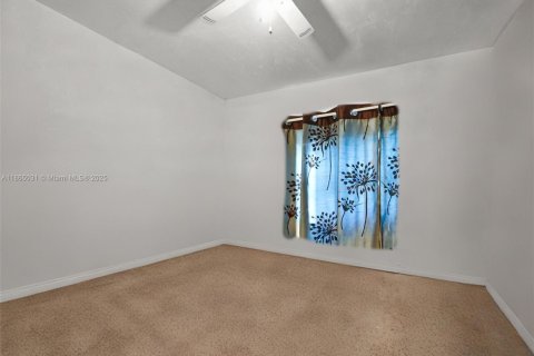 Casa en venta en Miami, Florida, 3 dormitorios, 96.62 m2 № 1893258 - foto 12