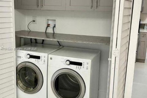 Снять в аренду виллу или дом в Майами, Флорида 3 спальни, № 1973979 - фото 9