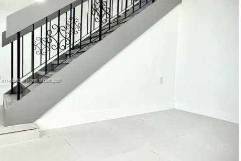 Снять в аренду виллу или дом в Майами, Флорида 3 спальни, № 1973979 - фото 2