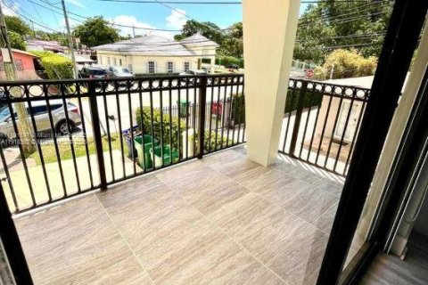 Снять в аренду виллу или дом в Майами, Флорида 3 спальни, № 1973979 - фото 8