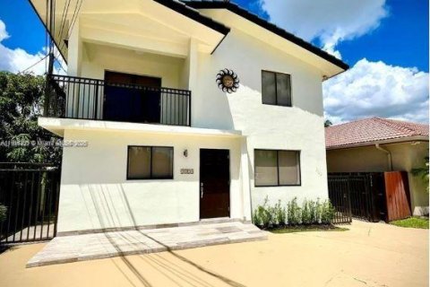 Снять в аренду виллу или дом в Майами, Флорида 3 спальни, № 1973979 - фото 1