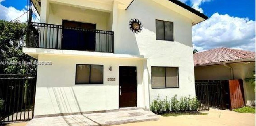 Дом в Майами, Флорида 3 спальни № 1973979