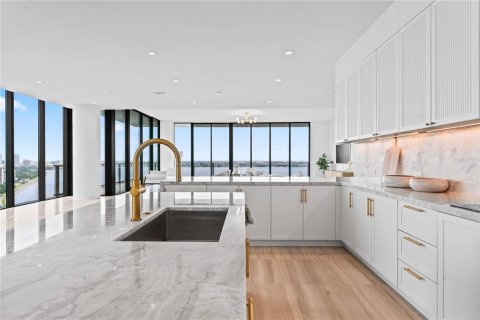 Copropriété à vendre à Tampa, Floride: 4 chambres, 517.19 m2 № 1905944 - photo 12