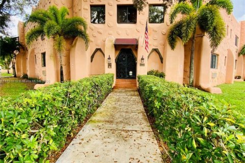 Купить коммерческую недвижимость в Майами-Спрингс, Флорида 1563.17м2, № 2035021 - фото 2