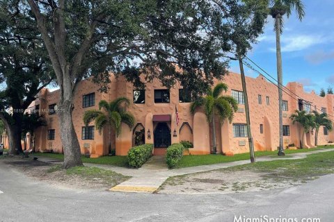 Коммерческая недвижимость в Майами-Спрингс, Флорида 1563.17м2 № 2035021