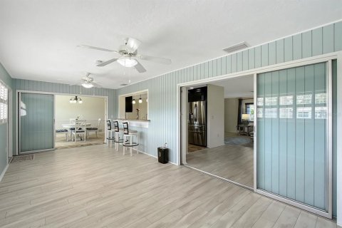House in Sarasota, Florida 2 bedrooms, 168.71 sq.m. № 1538606 - photo 24