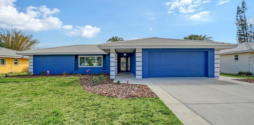 House in Sarasota, Florida 2 bedrooms, 168.71 sq.m. № 1538606