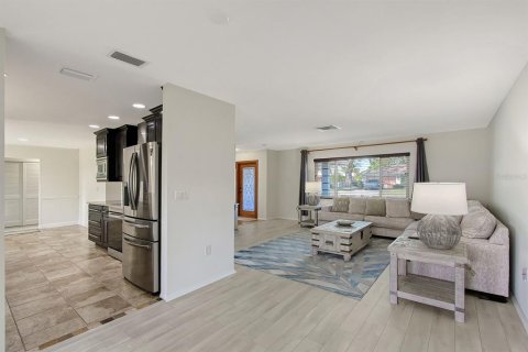 House in Sarasota, Florida 2 bedrooms, 168.71 sq.m. № 1538606 - photo 10