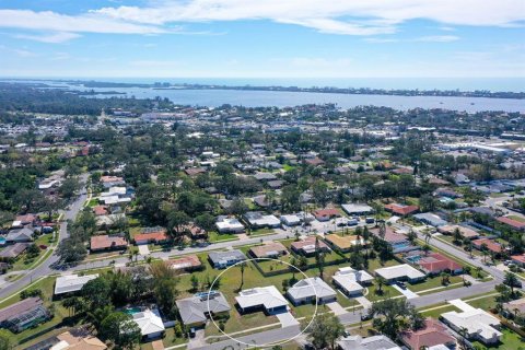 House in Sarasota, Florida 2 bedrooms, 168.71 sq.m. № 1538606 - photo 2