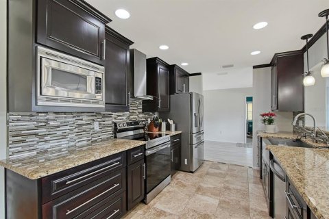 House in Sarasota, Florida 2 bedrooms, 168.71 sq.m. № 1538606 - photo 14