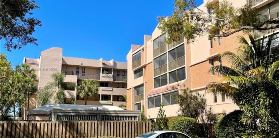Condominio en Plantation, Florida, 2 dormitorios  № 2090717
