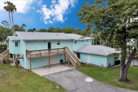House in Inglis, Florida 2 bedrooms, 106.09 sq.m. № 1744250 - photo 2