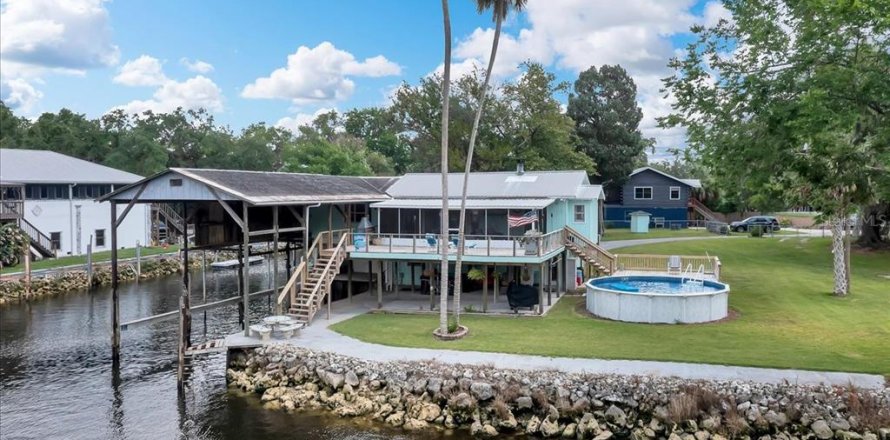 House in Inglis, Florida 2 bedrooms, 106.09 sq.m. № 1744250