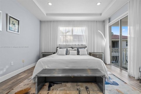 House in Doral, Florida 4 bedrooms, 187.29 sq.m. № 1897776 - photo 18