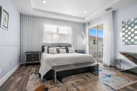 House in Doral, Florida 4 bedrooms, 187.29 sq.m. № 1897776 - photo 19