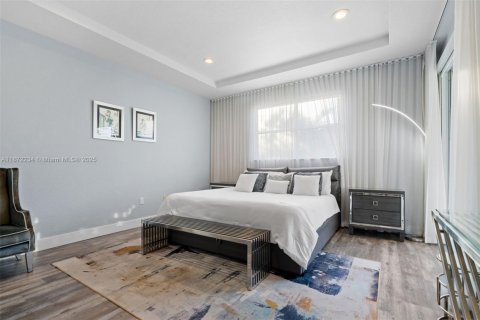 House in Doral, Florida 4 bedrooms, 187.29 sq.m. № 1897776 - photo 25