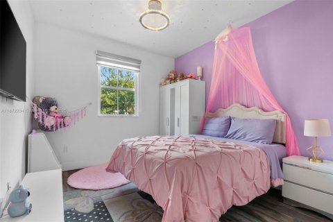 House in Doral, Florida 4 bedrooms, 187.29 sq.m. № 1897776 - photo 26