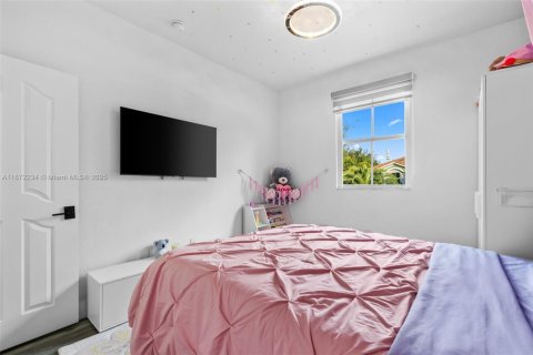 House in Doral, Florida 4 bedrooms, 187.29 sq.m. № 1897776 - photo 27