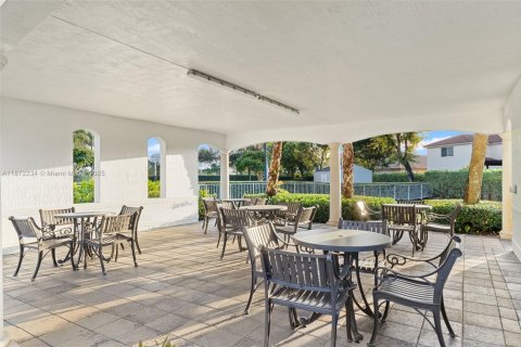 House in Doral, Florida 4 bedrooms, 187.29 sq.m. № 1897776 - photo 13