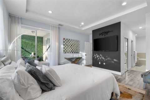 House in Doral, Florida 4 bedrooms, 187.29 sq.m. № 1897776 - photo 20