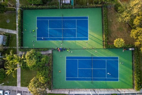 House in Doral, Florida 4 bedrooms, 187.29 sq.m. № 1897776 - photo 3