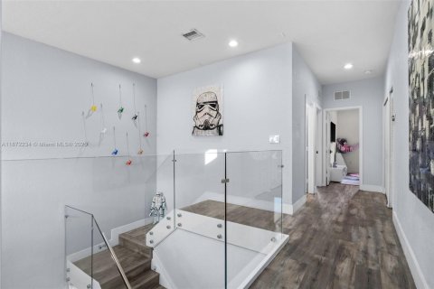 House in Doral, Florida 4 bedrooms, 187.29 sq.m. № 1897776 - photo 22