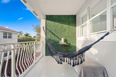 House in Doral, Florida 4 bedrooms, 187.29 sq.m. № 1897776 - photo 10