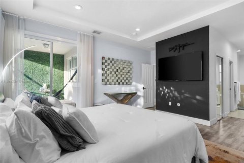 House in Doral, Florida 4 bedrooms, 187.29 sq.m. № 1897776 - photo 21
