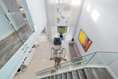 House in Doral, Florida 4 bedrooms, 187.29 sq.m. № 1897776 - photo 23