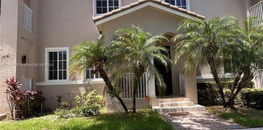 Townhouse in Homestead, Florida 3 bedrooms, 171.87 sq.m. № 1850513