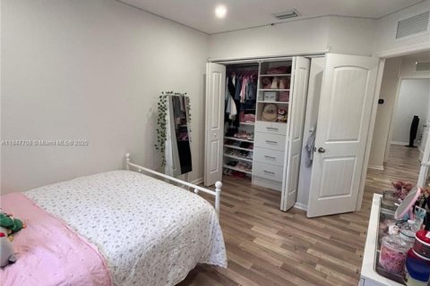 Townhouse in Homestead, Florida 3 bedrooms, 171.87 sq.m. № 1850513 - photo 26