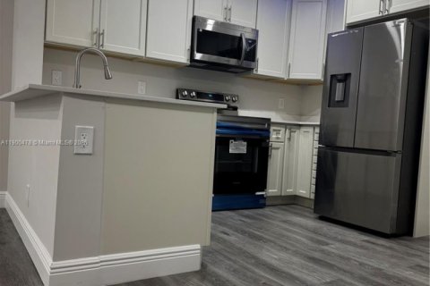 Снять в аренду кондоминиум в Корал-Спрингс, Флорида 2 спальни, 80.82м2, № 1952818 - фото 3