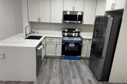 Снять в аренду кондоминиум в Корал-Спрингс, Флорида 2 спальни, 80.82м2, № 1952818 - фото 4