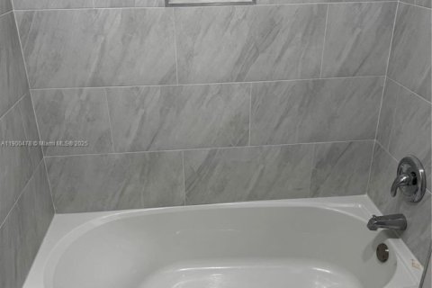 Снять в аренду кондоминиум в Корал-Спрингс, Флорида 2 спальни, 80.82м2, № 1952818 - фото 8