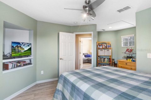 House in Tampa, Florida 3 bedrooms, 174.38 sq.m. № 1774652 - photo 26
