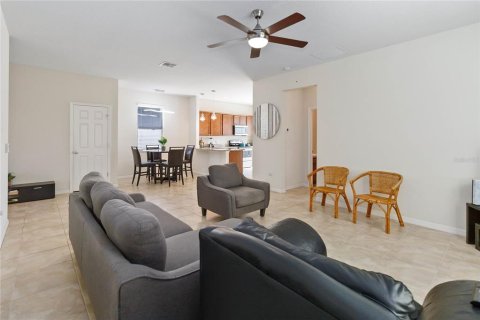 House in Kissimmee, Florida 4 bedrooms, 197.7 sq.m. № 1651983 - photo 6
