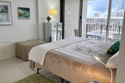 Condominio en alquiler en Miami, Florida, 1 dormitorio, 80.64 m2 № 2086144 - foto 9