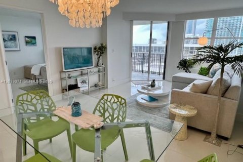 Condominio en alquiler en Miami, Florida, 1 dormitorio, 80.64 m2 № 2086144 - foto 3