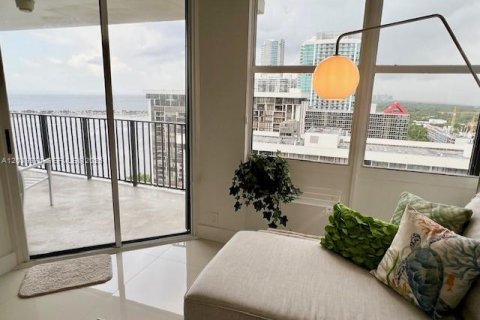 Condominio en alquiler en Miami, Florida, 1 dormitorio, 80.64 m2 № 2086144 - foto 4