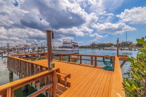 Condo in Treasure Island, Florida, 1 bedroom  № 1766239 - photo 30