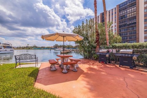 Condo in Treasure Island, Florida, 1 bedroom  № 1766239 - photo 26