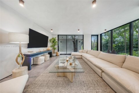 Casa en alquiler en Miami, Florida, 3 dormitorios, 469.34 m2 № 2054975 - foto 6