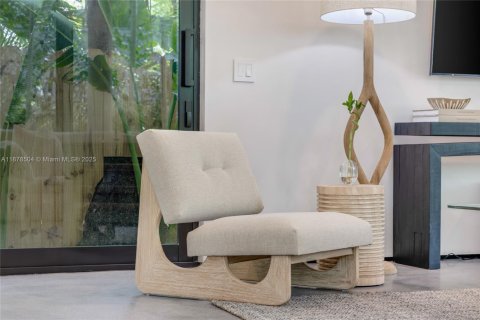 Casa en alquiler en Miami, Florida, 3 dormitorios, 469.34 m2 № 2054975 - foto 4