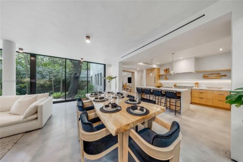 Casa en alquiler en Miami, Florida, 3 dormitorios, 469.34 m2 № 2054975 - foto 8