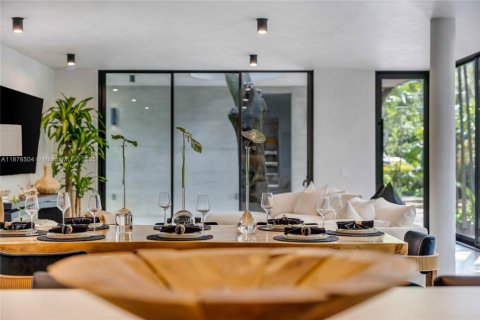 Casa en alquiler en Miami, Florida, 3 dormitorios, 469.34 m2 № 2054975 - foto 11