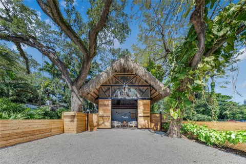 Casa en Miami, Florida 3 dormitorios, 469.34 m2 № 2054975