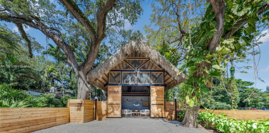 Casa en Miami, Florida 3 dormitorios, 469.34 m2 № 2054975