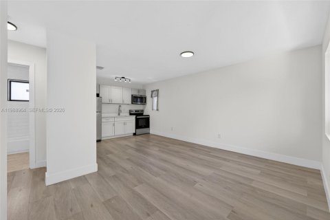 Apartamento en alquiler en Miami, Florida, 2 dormitorios № 2050756 - foto 11